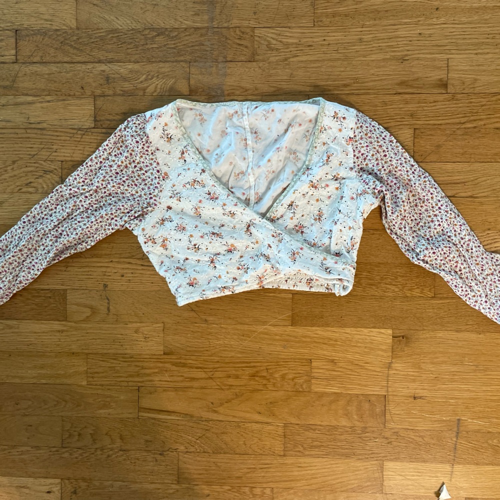American Eagle Floral Wrap Crop Top in White with Pink Accent
